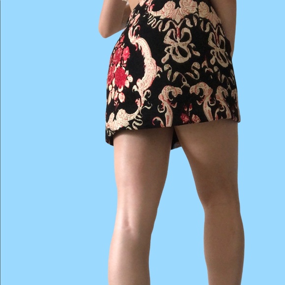 Forever 21/Rose Print Print Mini Skirt/Size Small - Picture 2 of 4